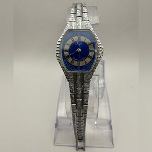 USSR Vintage Women's Wrist Watch Luch. Women's Watch Beautiful (Needs Battery)